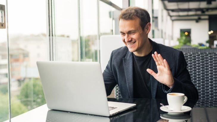 التفاعل والمشاركة في التدريب الافتراضي