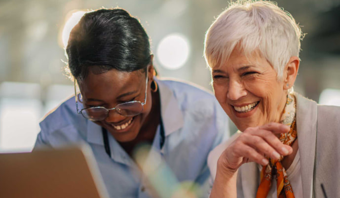 الفوائد النفسية والفسيولوجية للفكاهة في التعلم