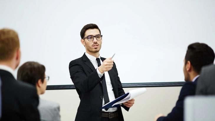 تقديم الكوتشينغ للموظفين: أنواعه ونصائح لتطبيقه