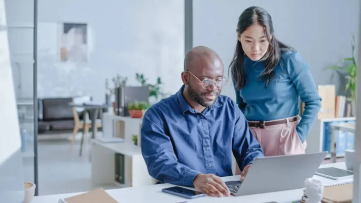 كوتشينغ المستقبل: تمكين المهنيين المستقلين ورواد الأعمال في اقتصاد العمل الحر